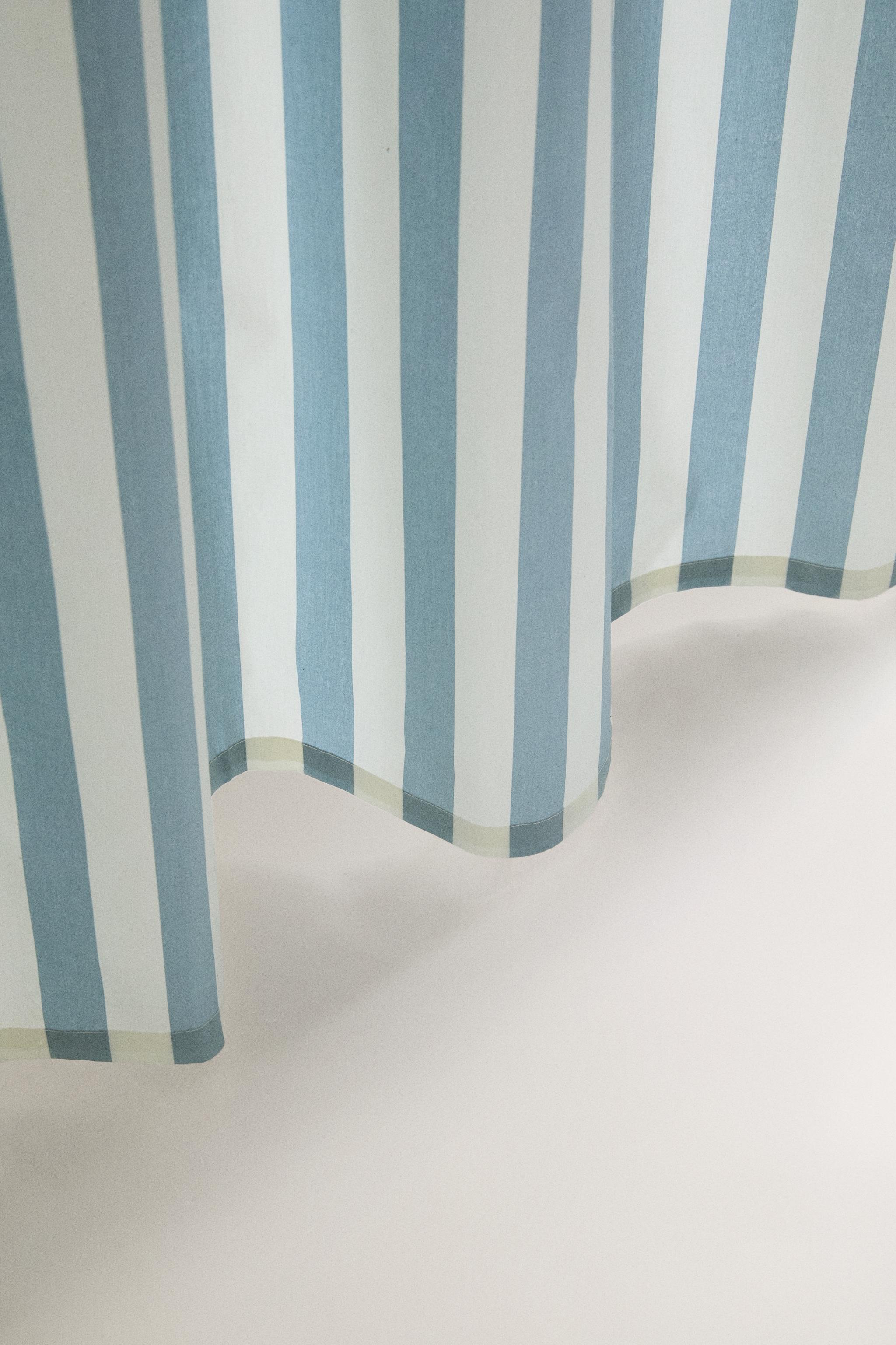 STRIPED SHOWER CURTAIN